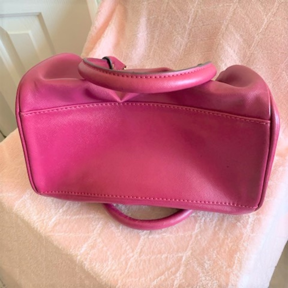 Anne Klein Stylish Hot Pink Handbag Gold Logo - Picture 5 of 8
